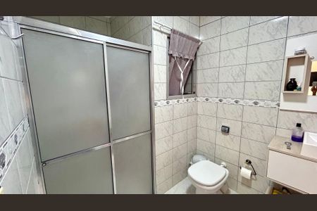 Casa à venda com 174m², 3 quartos e 4 vagas Casa à venda com 174m², 3 quartos e 4 vagasBanheiro da Suíte
