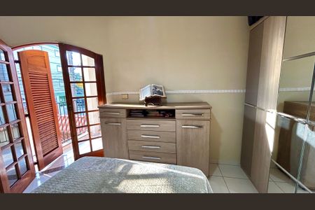 Casa à venda com 174m², 3 quartos e 4 vagas Casa à venda com 174m², 3 quartos e 4 vagasQuarto 2
