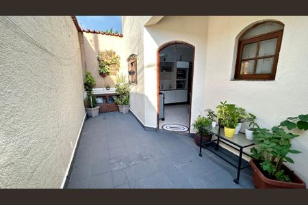 Casa à venda com 174m², 3 quartos e 4 vagas Casa à venda com 174m², 3 quartos e 4 vagasQuintal