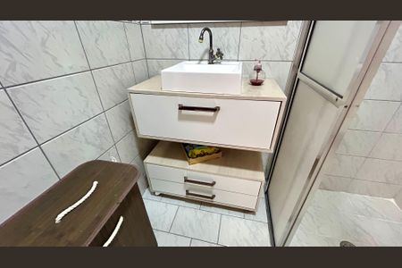 Casa à venda com 174m², 3 quartos e 4 vagas Casa à venda com 174m², 3 quartos e 4 vagasBanheiro 1