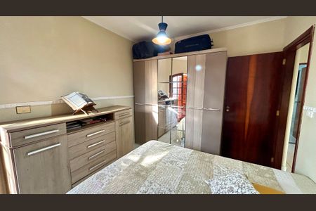 Casa à venda com 174m², 3 quartos e 4 vagas Casa à venda com 174m², 3 quartos e 4 vagasQuarto 2