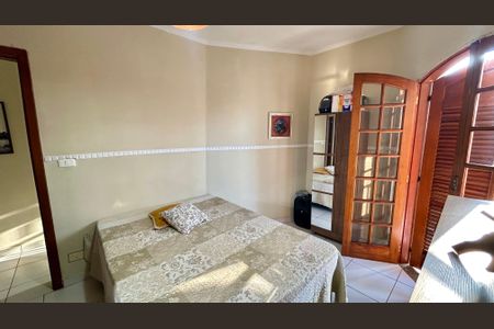 Casa à venda com 174m², 3 quartos e 4 vagas Casa à venda com 174m², 3 quartos e 4 vagasQuarto 2