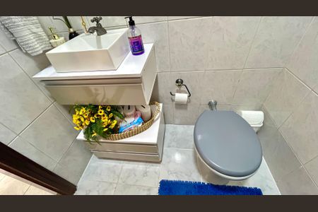 Casa à venda com 174m², 3 quartos e 4 vagas Casa à venda com 174m², 3 quartos e 4 vagasBanheiro 2