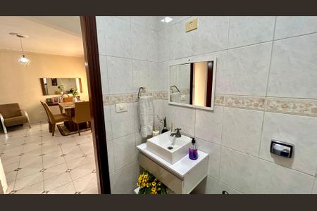Casa à venda com 174m², 3 quartos e 4 vagas Casa à venda com 174m², 3 quartos e 4 vagasBanheiro 2