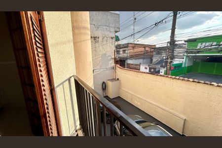 Casa à venda com 174m², 3 quartos e 4 vagas Casa à venda com 174m², 3 quartos e 4 vagasSacada do Quarto 2