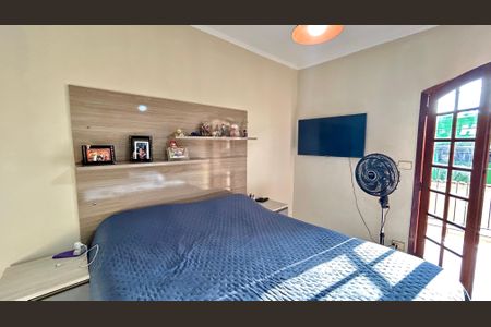 Casa à venda com 174m², 3 quartos e 4 vagas Casa à venda com 174m², 3 quartos e 4 vagasQuarto Suíte