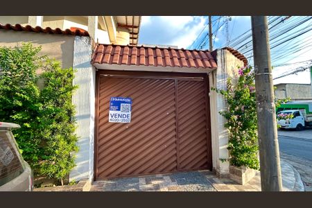 Casa à venda com 174m², 3 quartos e 4 vagas Casa à venda com 174m², 3 quartos e 4 vagasPlaca instalada na fachada do imóvel