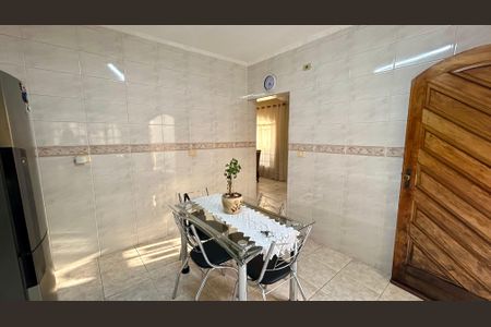 Casa à venda com 174m², 3 quartos e 4 vagas Casa à venda com 174m², 3 quartos e 4 vagasCozinha