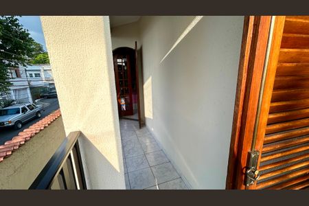 Casa à venda com 174m², 3 quartos e 4 vagas Casa à venda com 174m², 3 quartos e 4 vagasSacada do Quarto 2