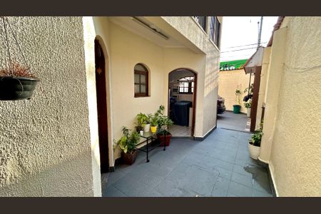 Casa à venda com 174m², 3 quartos e 4 vagas Casa à venda com 174m², 3 quartos e 4 vagasQuintal