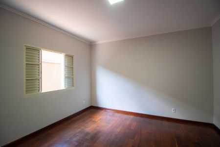 Casa para alugar com 188m², 3 quartos e 2 vagasSuite 