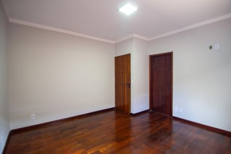 Casa para alugar com 188m², 3 quartos e 2 vagasSuite 