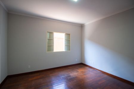 Casa para alugar com 188m², 3 quartos e 2 vagasSuite 