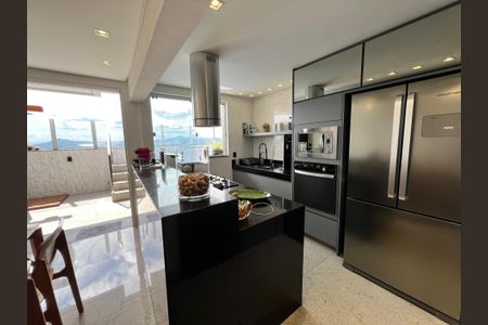 Apartamento à venda com 150m², 2 quartos e 3 vagasCozinha