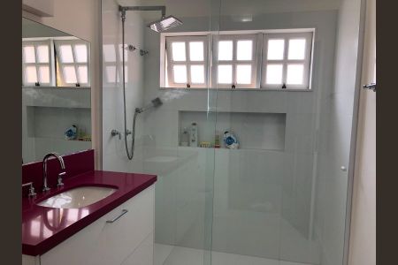 Casa para alugar com 470m², 4 quartos e 4 vagasBanheiro
