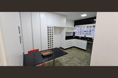 Casa para alugar com 470m², 4 quartos e 4 vagasCozinha