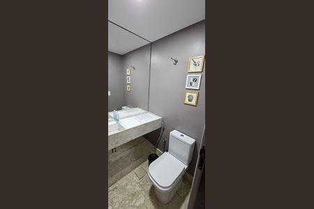 Casa para alugar com 470m², 4 quartos e 4 vagasBanheiro