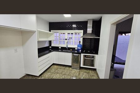 Casa para alugar com 470m², 4 quartos e 4 vagasCozinha