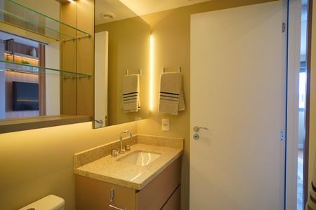 Banheiro de kitnet/studio para alugar com 1 quarto, 35m² em Auxiliadora, Porto Alegre