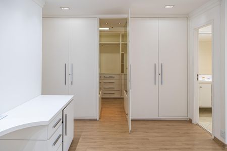 Apartamento à venda com 185m², 3 quartos e 3 vagasQuarto Suíte - Aramários/Closet 