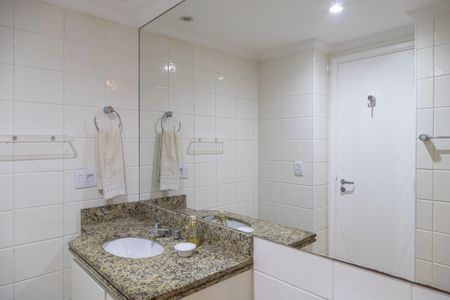Apartamento à venda com 185m², 3 quartos e 3 vagasBanheiro da Suíte 2