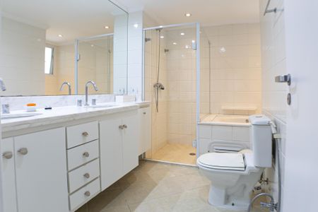 Apartamento à venda com 185m², 3 quartos e 3 vagasBanheiro da Suíte 1