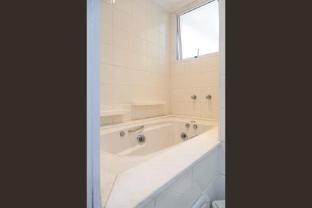 Apartamento à venda com 185m², 3 quartos e 3 vagasBanheiro da Suíte 1 - Banheira