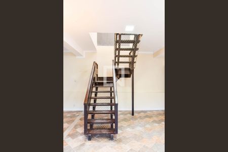 Escada de casa à venda com 4 quartos, 300m² em Sarandi, Porto Alegre