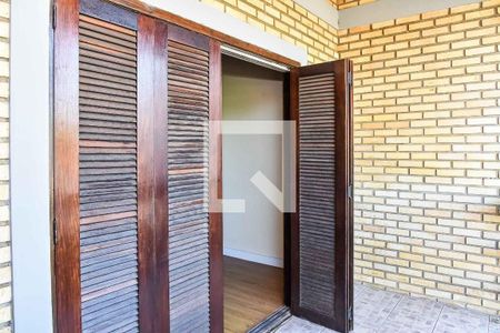 Casa à venda com 300m², 4 quartos e 1 vagaÁrea de serviço