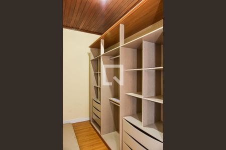 Casa à venda com 300m², 4 quartos e 1 vagaQuarto