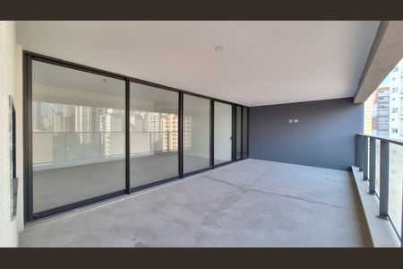 Apartamento à venda com 190m², 4 quartos e 3 vagas Apartamento à venda com 190m², 4 quartos e 3 vagasVaranda