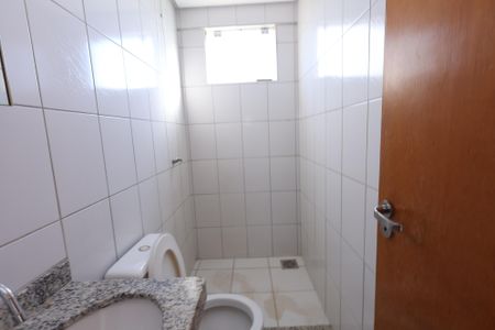 Banheiro Social de apartamento para alugar com 2 quartos, 63m² em Parque Amazonia, Goiânia