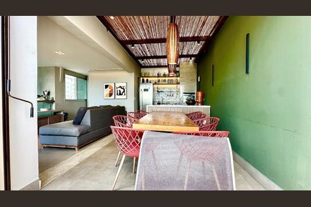 Apartamento à venda com 140m², 2 quartos e 3 vagas Apartamento à venda com 140m², 2 quartos e 3 vagasCobertura