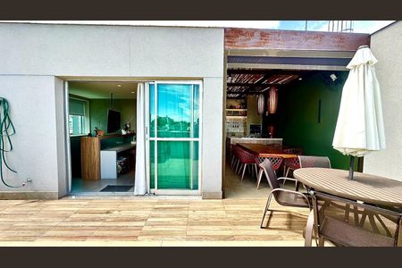 Apartamento à venda com 140m², 2 quartos e 3 vagas Apartamento à venda com 140m², 2 quartos e 3 vagasCobertura