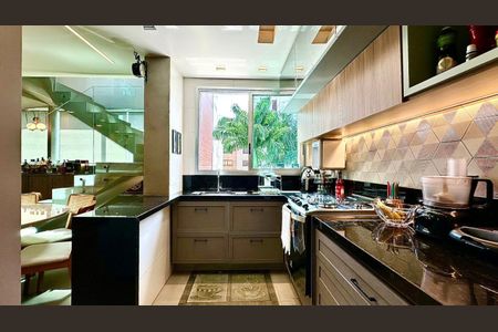 Cozinha  de apartamento à venda com 2 quartos, 140m² em Cruzeiro, Belo Horizonte
