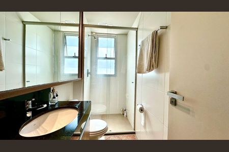 Apartamento à venda com 140m², 2 quartos e 3 vagas Apartamento à venda com 140m², 2 quartos e 3 vagasBanheiro Social