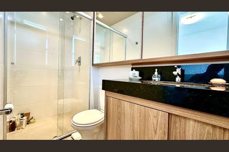 Apartamento à venda com 140m², 2 quartos e 3 vagas Apartamento à venda com 140m², 2 quartos e 3 vagasSuíte
