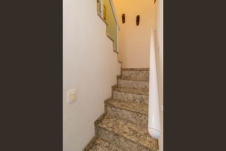 Casa à venda com 190m², 2 quartos e 3 vagasEscada