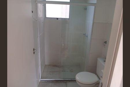 Banheiro de apartamento para alugar com 2 quartos, 65m² em Santa Cruz, Rio de Janeiro