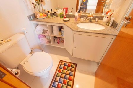 Apartamento à venda com 135m², 3 quartos e 3 vagasBanheiro da Suíte 2