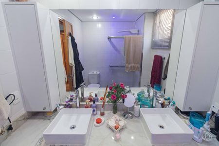 Apartamento à venda com 135m², 3 quartos e 3 vagasBanheiro da Suíte 1