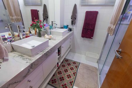 Apartamento à venda com 135m², 3 quartos e 3 vagasBanheiro da Suíte 1