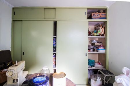 Casa à venda com 350m², 4 quartos e 3 vagas Casa à venda com 350m², 4 quartos e 3 vagasArea de Serviço - Quarto