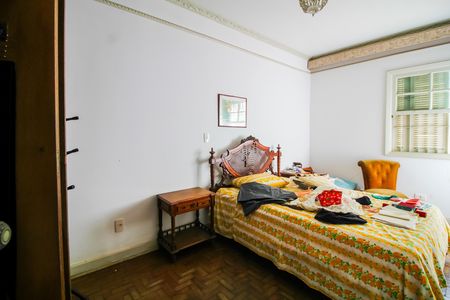 Casa à venda com 350m², 4 quartos e 3 vagas Casa à venda com 350m², 4 quartos e 3 vagasQuarto 1