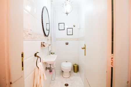 Casa à venda com 350m², 4 quartos e 3 vagas Casa à venda com 350m², 4 quartos e 3 vagasBanheiro 2 - Lavabo