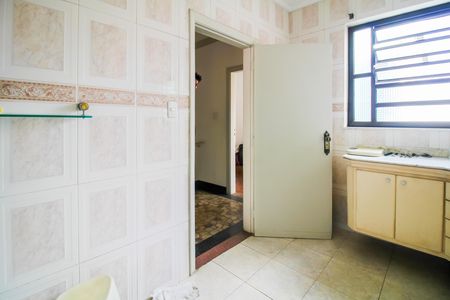 Casa à venda com 350m², 4 quartos e 3 vagas Casa à venda com 350m², 4 quartos e 3 vagasBanheiro 1