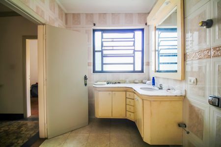 Casa à venda com 350m², 4 quartos e 3 vagas Casa à venda com 350m², 4 quartos e 3 vagasBanheiro 1