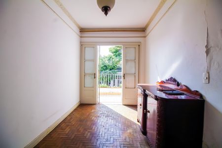 Casa à venda com 350m², 4 quartos e 3 vagas Casa à venda com 350m², 4 quartos e 3 vagasQuarto 2