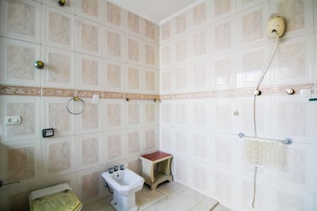 Casa à venda com 350m², 4 quartos e 3 vagas Casa à venda com 350m², 4 quartos e 3 vagasBanheiro 1