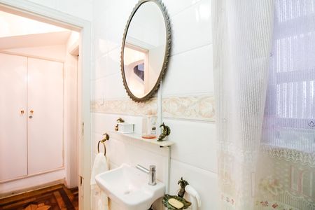 Casa à venda com 350m², 4 quartos e 3 vagas Casa à venda com 350m², 4 quartos e 3 vagasBanheiro 2 - Lavabo